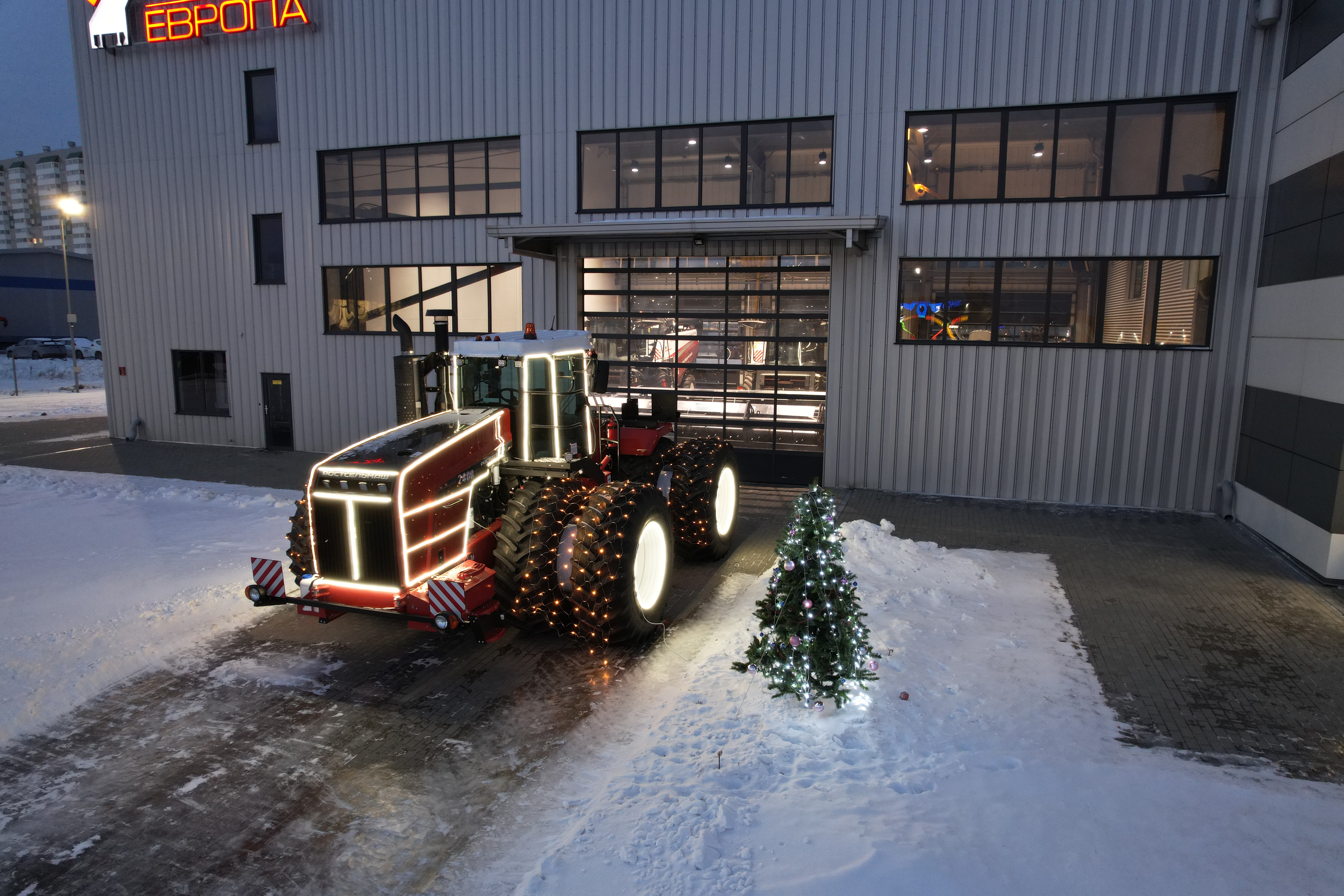 С Наступающим